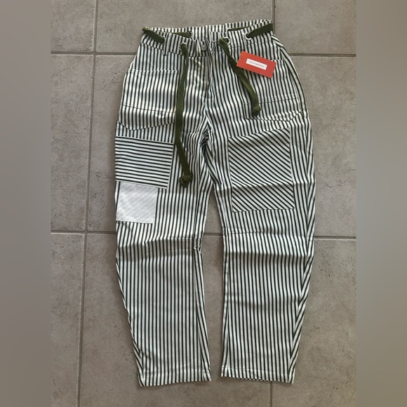 NWT- Loose Barrel Jeans - Picture 5 of 5